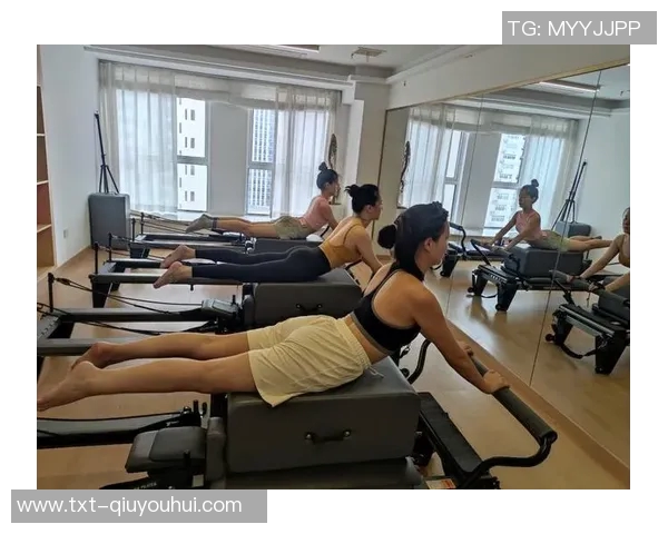 全身塑形女神的哑铃训练计划助你轻松打造完美身材